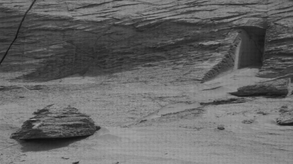 Curiosity de la NASA acaba de enviar esta imagen de Marte y parece una puerta